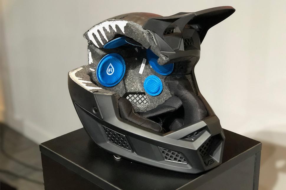 Шлем Fox Racing V3 – новые технологии